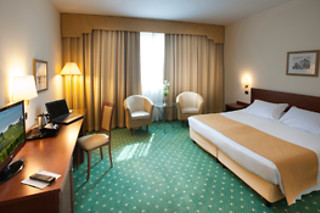 Soggiorno di due notti con colazioni presso Phi Hotel Cavalieri a Bra, nel cuore delle Langhe