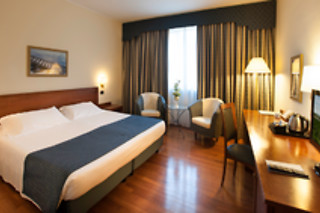Soggiorno di due notti con colazioni presso Phi Hotel Cavalieri a Bra, nel cuore delle Langhe