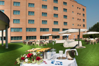 Soggiorno di due notti con colazioni presso Phi Hotel Cavalieri a Bra, nel cuore delle Langhe