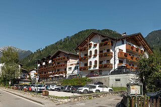 Soggiorno gastronomico di una notte per due al Family Hotel La Perla a Valle di Primiero in provincia di Trento