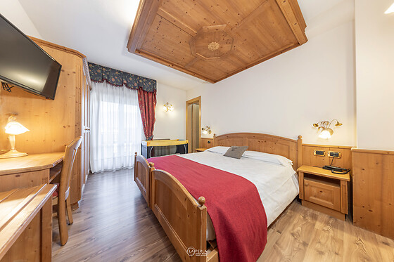 Soggiorno gastronomico di una notte per due al Family Hotel La Perla a Valle di Primiero in provincia di Trento