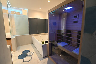 Soggiorno benessere di una notte con accesso sauna e vasca idromassaggio presso Slope Suites & SPA in provincia di Napoli
