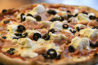Cena a base di pizza e birra per due presso Residence delle Rose in provincia di Brescia