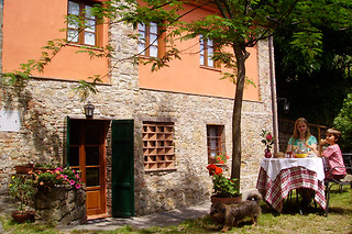 Soggiorno con aperitivo e prima colazione nei pressi di Lucca, alla Fattoria di Petrognano