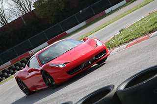 2 giri su Ferrari F458 Italia presso Autodromo di Lombardore in provincia di Torino