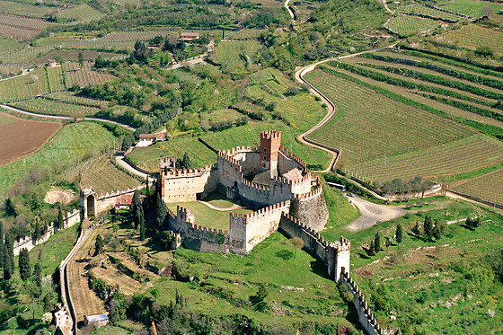 Soggiorno di due notti con colazione all'Hotel Roxy Plaza a Soave in provincia di Verona
