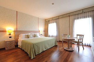 Soggiorno di due notti con colazione all'Hotel Roxy Plaza a Soave in provincia di Verona