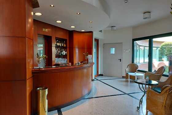 Phi Hotel Emilia - photo 2