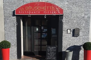Pranzo o cena a base di pizza con bevande presso La Bruschetta 2 a Certosa di Pavia