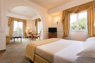 Soggiorno di due notti con colazioni presso il Grand Hotel Vanvitelli in provincia di Caserta