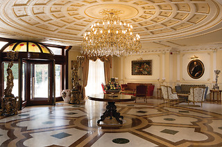 Soggiorno di due notti con colazioni presso il Grand Hotel Vanvitelli in provincia di Caserta