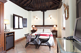 HOTEL CASA CAPITEL NAZARI