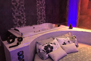 Soggiorno di una notte in Suite con idromassaggio presso Luxury Spa Suite in provincia di Perugia