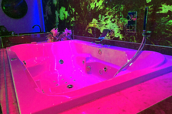 Soggiorno di una notte in Suite con idromassaggio presso Luxury Spa Suite in provincia di Perugia