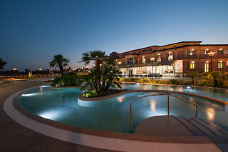 Soggiorno di due notti tra gusto e relax presso L'Araba Fenice Hotel & Resort in provincia di Salerno