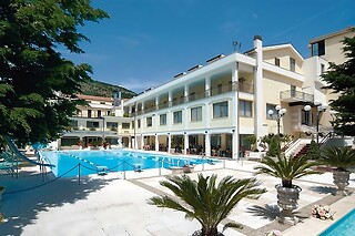 Soggiorno gastronomico di una notte con cena presso Hotel Parco delle Rose a San Giovanni Rotondo in provincia di Foggia