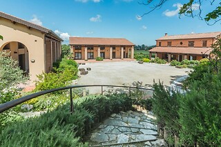 Soggiorno enogastronomico di una notte presso La Collina dei Poeti in provincia di Rimini