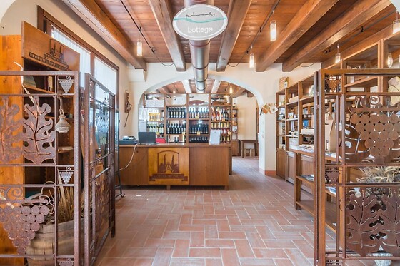 Soggiorno enogastronomico di una notte presso La Collina dei Poeti in provincia di Rimini