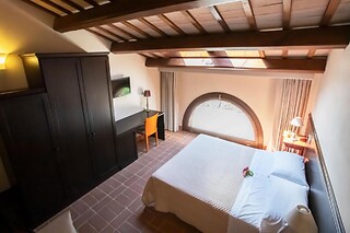 Soggiorno enogastronomico di una notte presso La Collina dei Poeti in provincia di Rimini