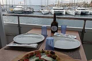Soggiorno insolito di una notte con cena ed escursione a bordo della barca Egadi Diving nel porto di Marsala