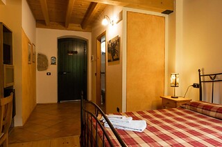 Soggiorno enogastronomico di una notte con visita alle cantine presso Agriturismo Revéna in provincia di Verona