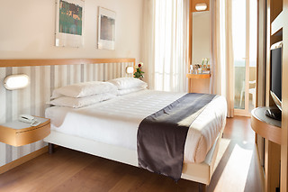 Soggiorno di due notti con colazioni e aperitivo di benvenuto all'Hotel Ascot sul lungomare di Rimini