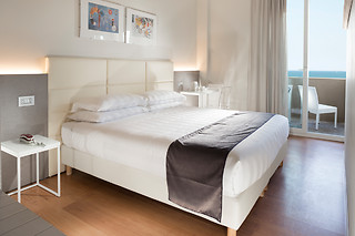 Soggiorno di due notti con colazioni e aperitivo di benvenuto all'Hotel Ascot sul lungomare di Rimini