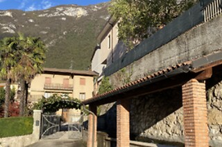 Visita alla cantina e ai vigneti con degustazione di vini e omaggio enologico presso La Cadalora, provincia di Trento