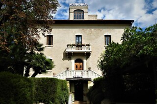 Soggiorno di due notti con colazioni presso Decò Hotel in provincia di Perugia