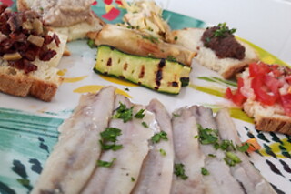 Una gustosa cena al ristorante del Minissale Farmhouse in provncia di Catania