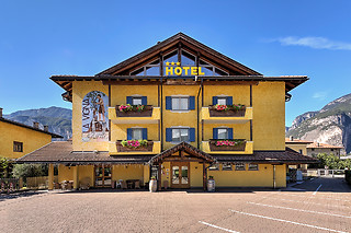 Soggiorno di due notti con colazioni presso l'Hotel Garnì La Vigna in provincia di Trento