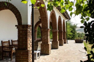 Soggiorno di due notti con colazione all'Agriturismo Cella di Montalto in provincia di Pavia