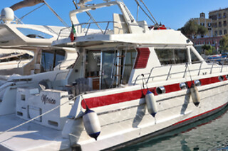 Insolito soggiorno di una notte con colazione in barca presso L'Arca Boat nel golfo di Napoli