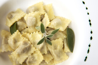 Pranzo o cena da due portate presso l'Agriturismo La Rossa in provincia di Alessandria