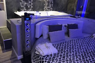 Soggiorno di una notte in Suite con idromassaggio presso Luxury Spa Suite in provincia di Perugia