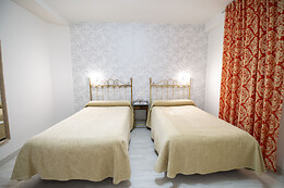 HOTEL MANZANITO