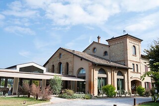 Visita alla cantina con degustazione di vino e prodotti locali e bottiglia in omaggio all'Azienda Vitivinicola La Caminà in provincia di Piacenza