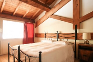 Notte tra i vigneti con colazione e degustazione di vino presso l'Agriturismo La Madonnina in provincia di Parma