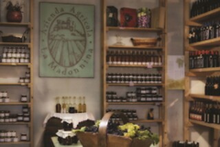 Visita alla cantina con degustazione di vino e bottiglia in omaggio all'Agriturismo La Madonnina in provincia di Parma