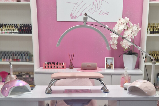 PINK NAILS LEON - photo 8