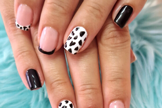 PINK NAILS LEON - photo 9