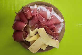 Soggiorno di una notte con cena all'Hotel Ideal in provincia di Trento