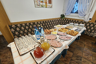 Soggiorno di una notte con cena all'Hotel Ideal in provincia di Trento
