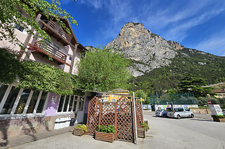 Soggiorno di una notte con cena all'Hotel Ideal in provincia di Trento
