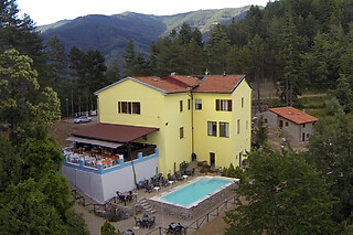 Soggiorno di una notte con cena all'Hotel Le 3 Fonti in provincia di Arezzo