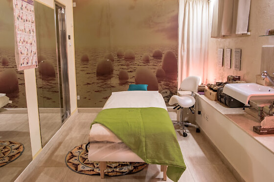 Massaggio Hot Stone da 60 minuti presso Iuno Estetica & Benessere a Roma