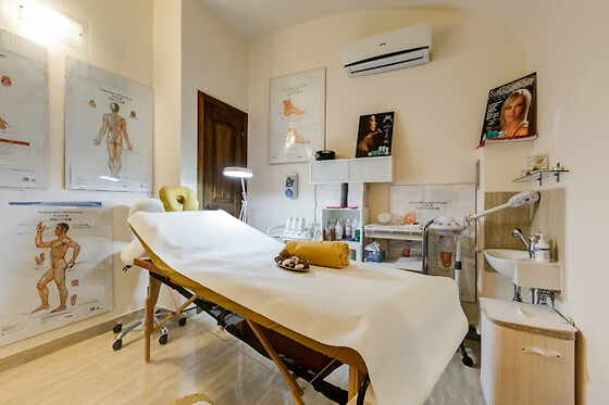 Massaggio Hot Stone da 60 minuti presso Iuno Estetica & Benessere a Roma