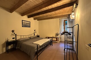Fuga di una notte tra i vigneti con degustazione di vini presso Azienda Agricola dell'Erba in provincia di Savona