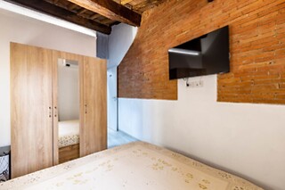 Fuga di una notte tra i vigneti con degustazione di vini presso Room Rent Morrona in provincia di Pisa