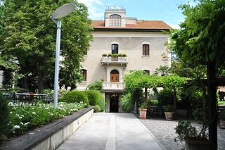 Soggiorno di due notti con colazioni presso Decò Hotel in provincia di Perugia